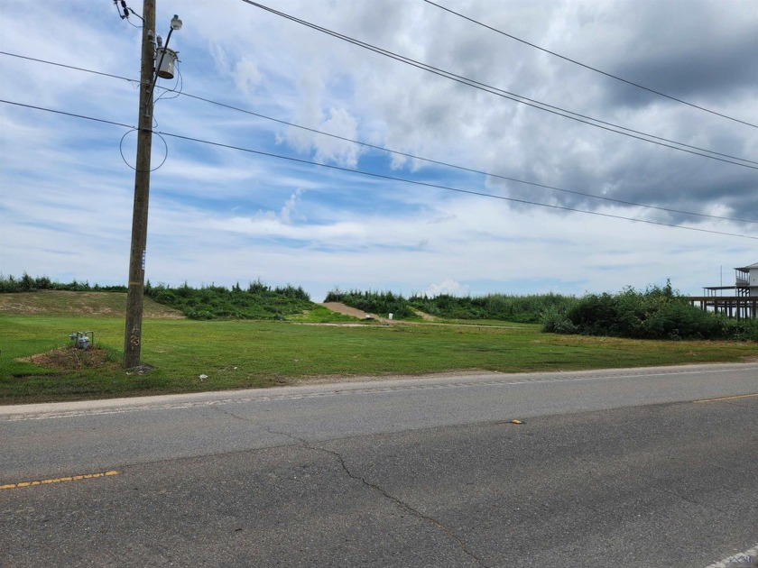 This beachfront lot is 70' wide and goes from the beach to - Beach Lot for sale in Grand Isle, Louisiana on Beachhouse.com