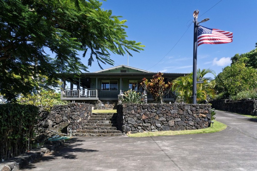 Welcome to this breathtaking 3-bedroom, 3-bathroom home on the - Beach Home for sale in Kailua Kona, Hawaii on Beachhouse.com