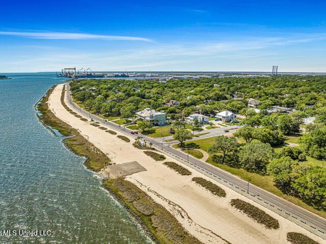 WOW !! CHECK OUT THE PRICE ON THIS NEAR THE BEACH LOT. LISTED - Beach Lot for sale in Pascagoula, Mississippi on Beachhouse.com