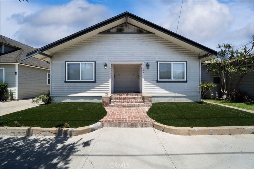 Located just blocks from the ocean in the desirable Alamitos - Beach Townhome/Townhouse for sale in Long Beach, California on Beachhouse.com