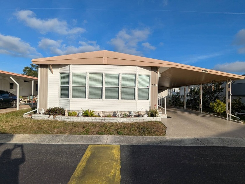 Welcome Home to this Lovely 2 Bedroom 2 Bath Double Wide located - Beach Home for sale in Clearwater, Florida on Beachhouse.com