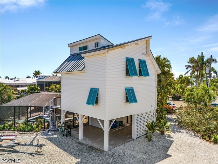 This elevated Pine Island home has no HOA and no restrictions - Beach Home for sale in St. James City, Florida on Beachhouse.com