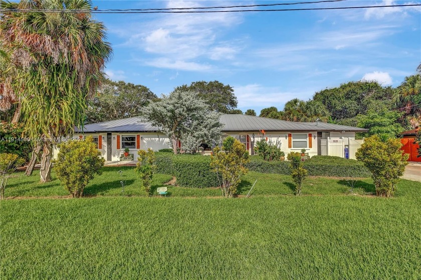 OWNER FINANCING AVAILABLE. Excellent investment opportunity in - Beach Townhome/Townhouse for sale in Vero Beach, Florida on Beachhouse.com