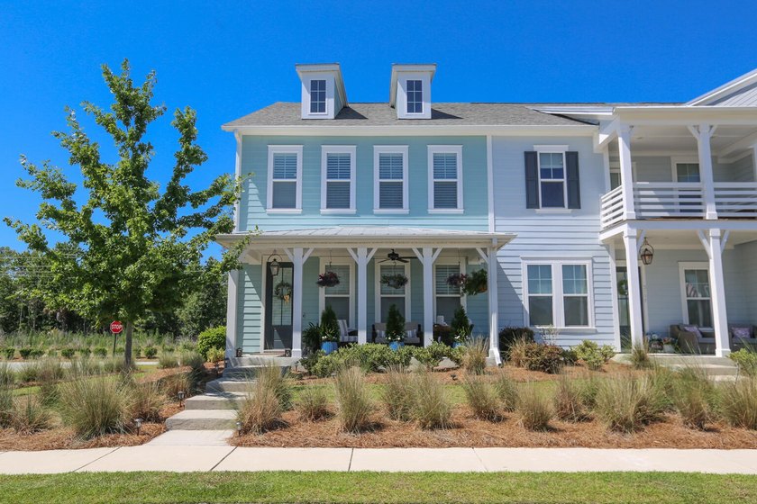 Tucked behind the gates of sought-after Dunes West, this - Beach Townhome/Townhouse for sale in Mount Pleasant, South Carolina on Beachhouse.com