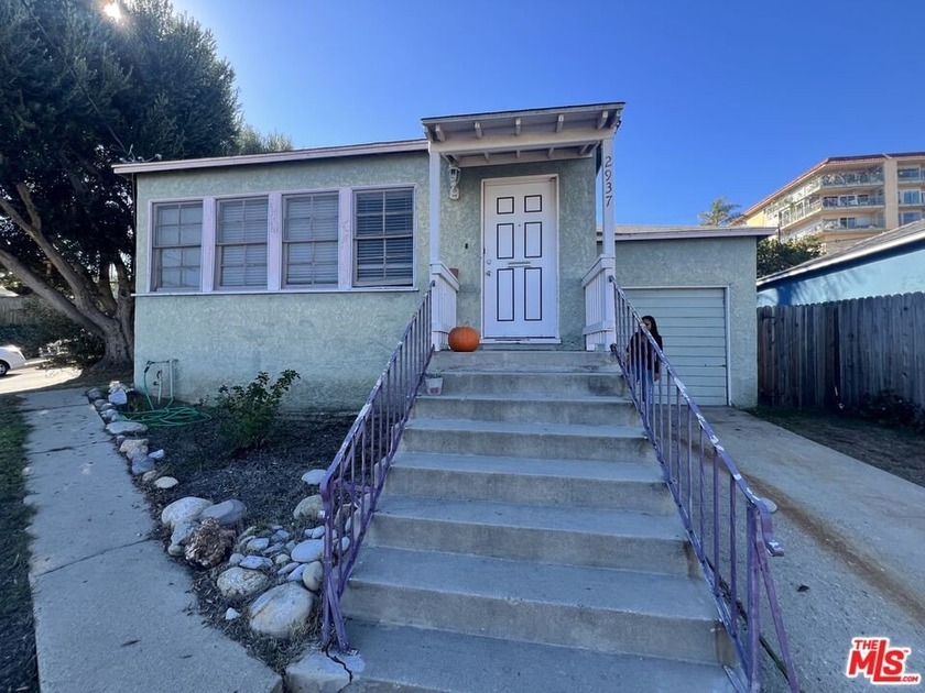 Great opportunity in San Pedro. This 2-bedroom, 1-bath - Beach Home for sale in San Pedro, California on Beachhouse.com