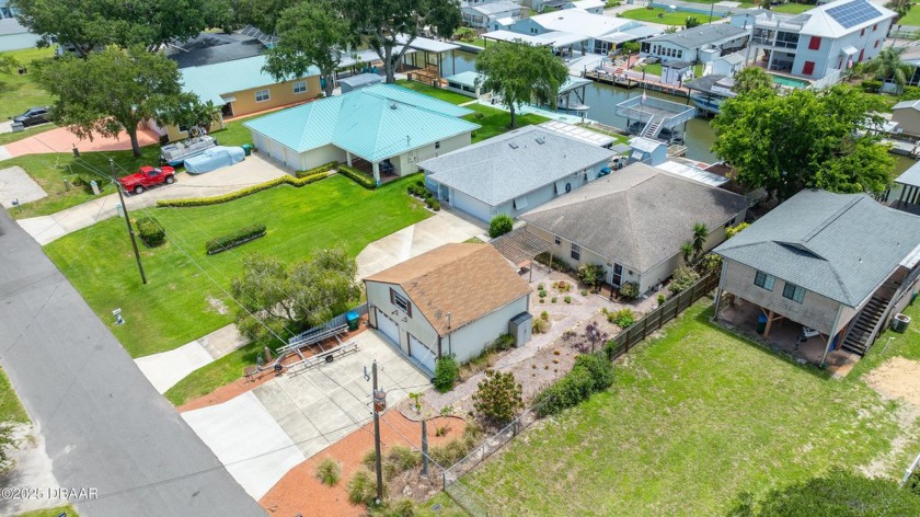 Attention all boaters and nature lovers! This canal front - Beach Home for sale in Oak Hill, Florida on Beachhouse.com