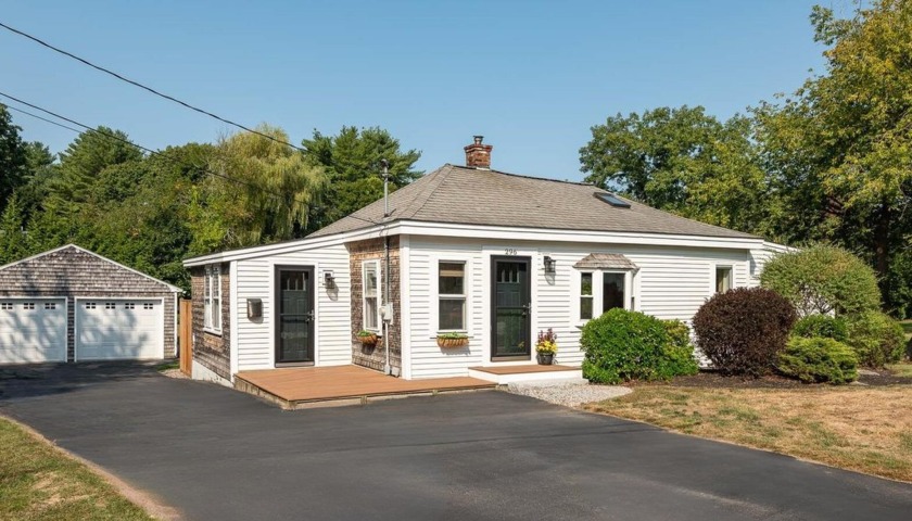 Fantastic location!  This sunny & bright 3-bedroom, single level - Beach Home for sale in Portsmouth, New Hampshire on Beachhouse.com