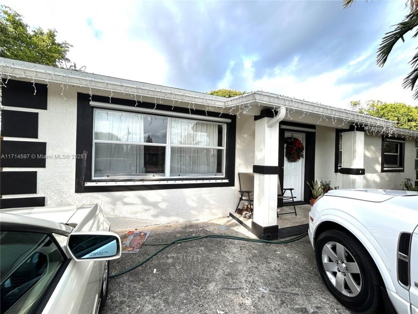 Fantastic investment opportunity in Lake Worth, FL! This - Beach Home for sale in Lake Worth, Florida on Beachhouse.com