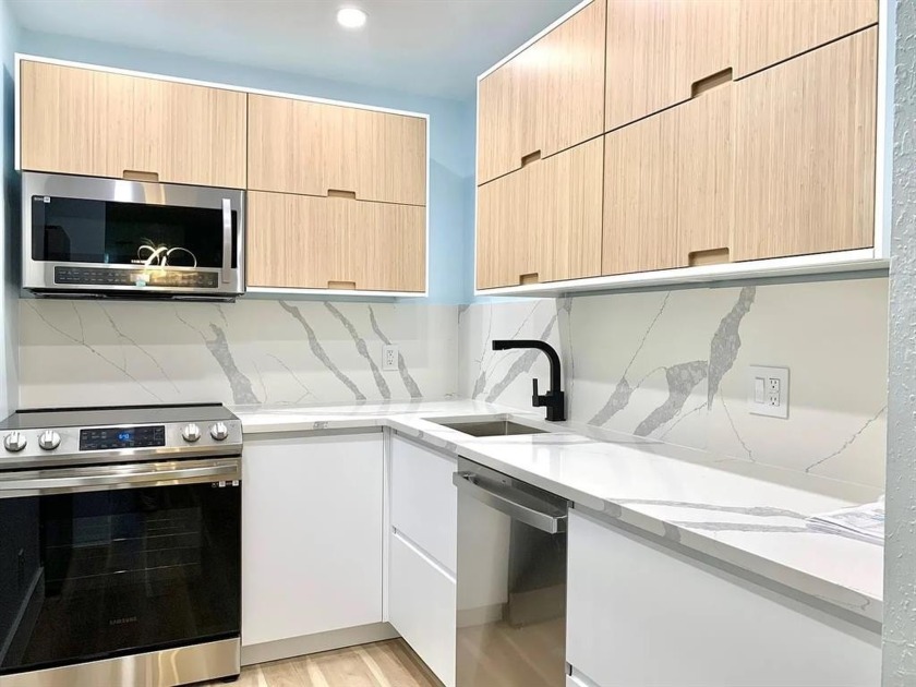 This one-bedroom, one-bathroom unit is fully renovated with new - Beach Condo for sale in Pompano Beach, Florida on Beachhouse.com