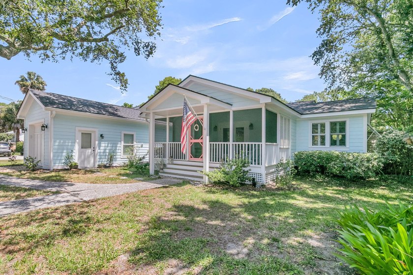 Beautifully updated 3-bedroom, 3 bath, 2,151 sqft coastal - Beach Home for sale in Isle of Palms, South Carolina on Beachhouse.com