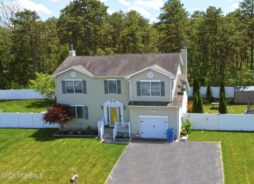 Welcome Home - 4 Bedroom 2.5 Bath Colonial on a cul-de-sac with - Beach Home for sale in Toms River, New Jersey on Beachhouse.com