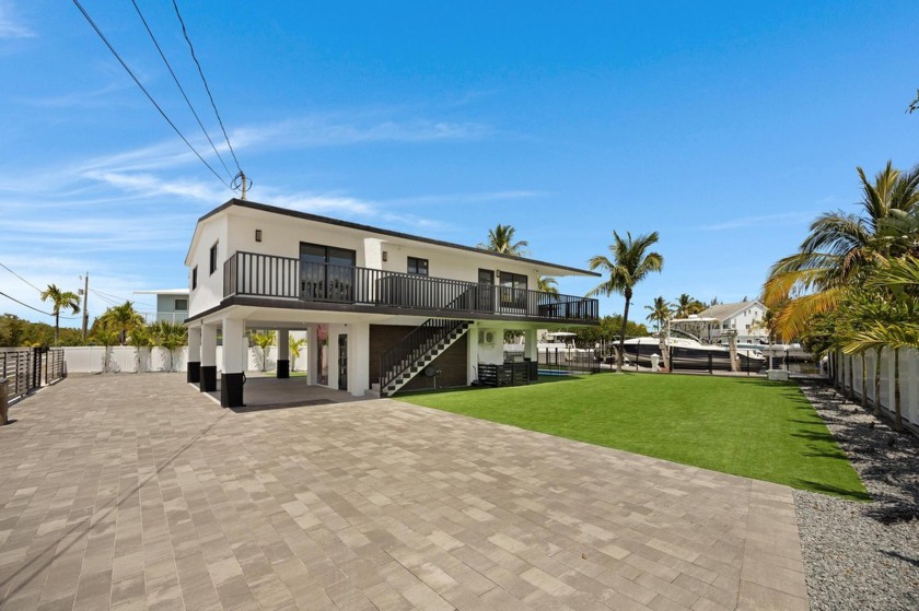 WELCOME TO THIS FULLY REMODELED OVER SIZED WATER FRONT PROPERTY - Beach Home for sale in Key Largo, Florida on Beachhouse.com