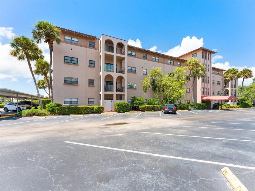 Welcome to this bright and spacious 2-bedroom, 2-bath condo with - Beach Condo for sale in Gulfport, Florida on Beachhouse.com
