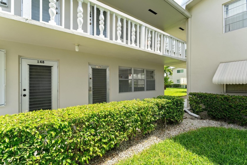 Welcome to Century Village, a welcoming 55+ community! Step into - Beach Condo for sale in West Palm Beach, Florida on Beachhouse.com