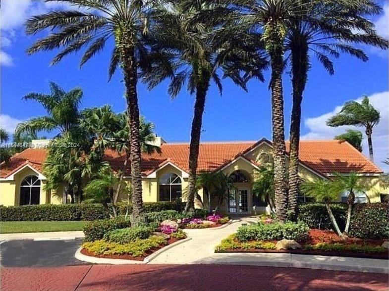 SPACIOUS 2BED/2BATH 2ND FLOOR CORNER UNIT, KITCHEN W/STAINLESS - Beach Condo for sale in Sunrise, Florida on Beachhouse.com