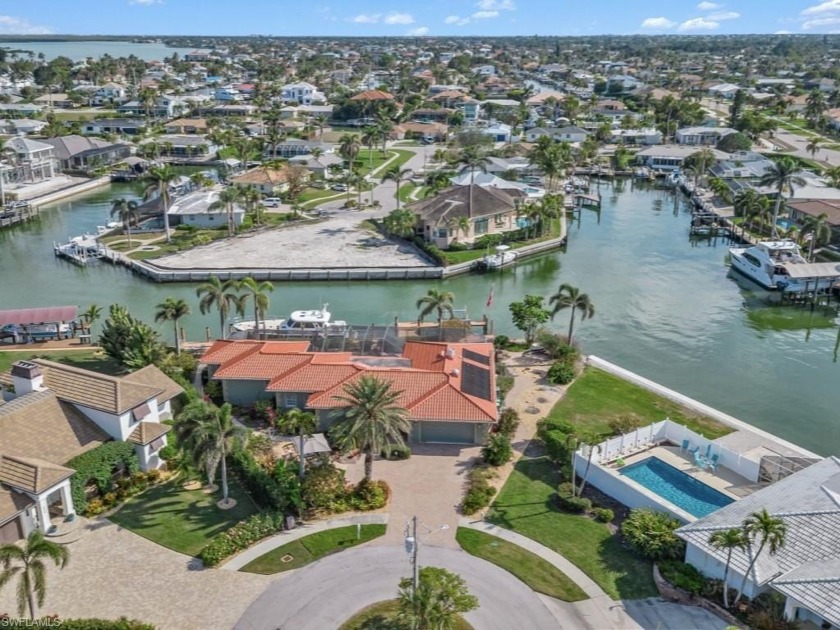Spectacular boaters' property is truly a piece of paradise - Beach Home for sale in Marco Island, Florida on Beachhouse.com