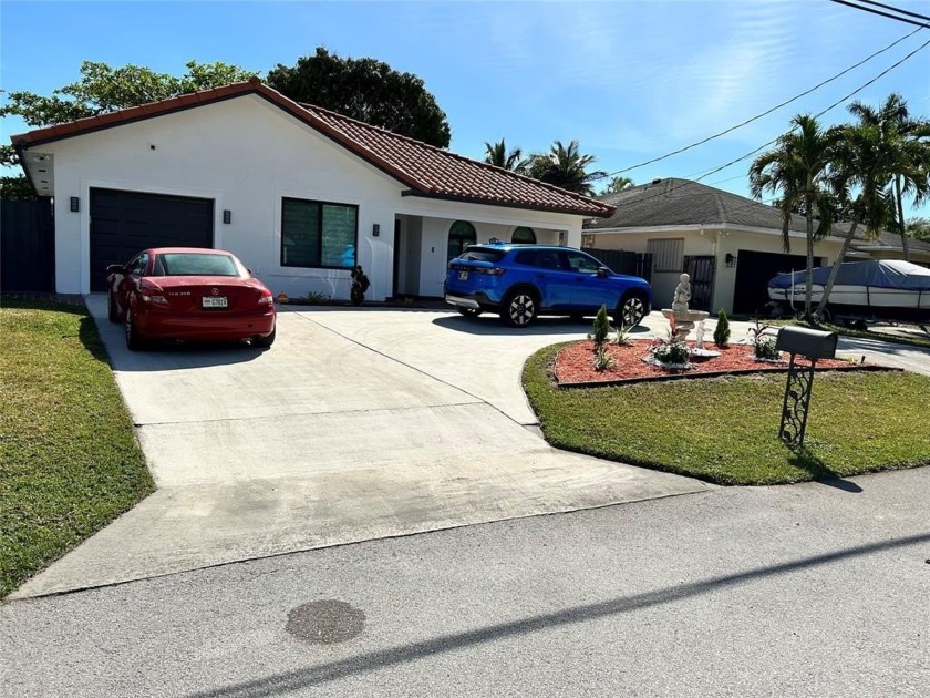 NEWER MEDITERRANEAN STYLED HOME WITH BARREL TILE ROOF - - Beach Home for sale in Fort Lauderdale, Florida on Beachhouse.com