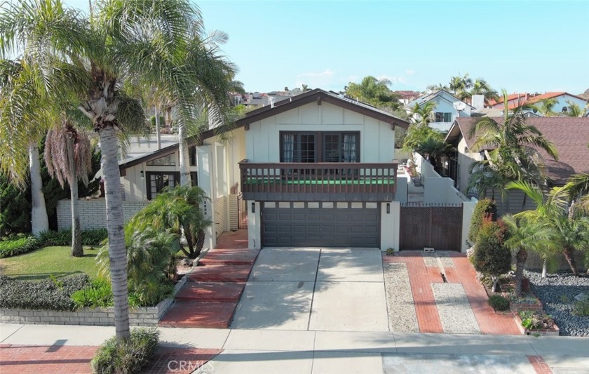 Introducing 3953 Humboldt Drive! Situated in the heart of - Beach Home for sale in Huntington Beach, California on Beachhouse.com