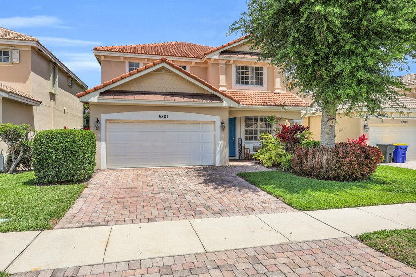 Welcome to this well maintained 3 bedroom, 2.5 bath home with - Beach Home for sale in Hobe Sound, Florida on Beachhouse.com