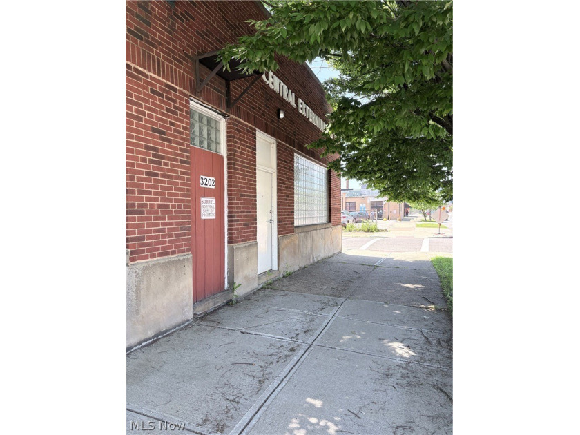 Exceptional commercial opportunity in a convenient St. Clair - Beach Lot for sale in Cleveland, Ohio on Beachhouse.com