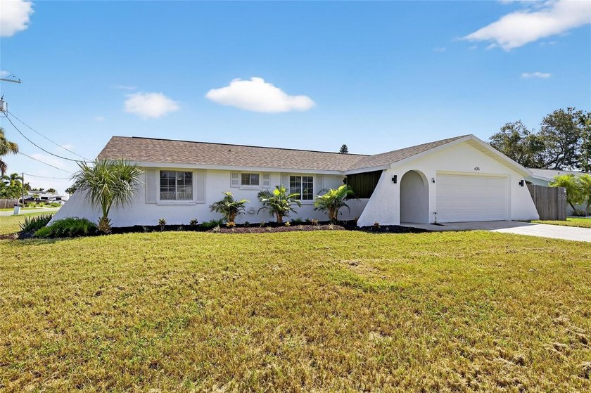 Under contract-accepting backup offers. 635 Jamaica Circle | 3 - Beach Home for sale in Apollo Beach, Florida on Beachhouse.com