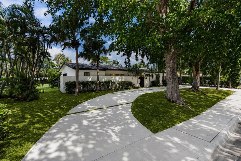 Completely reimagined coastal residence just steps from Fort - Beach Home for sale in Fort Lauderdale, Florida on Beachhouse.com