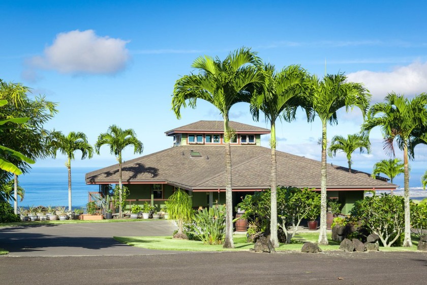 Discover this magnificent custom Holualoa home in Ho'omana - Beach Home for sale in Holualoa, Hawaii on Beachhouse.com