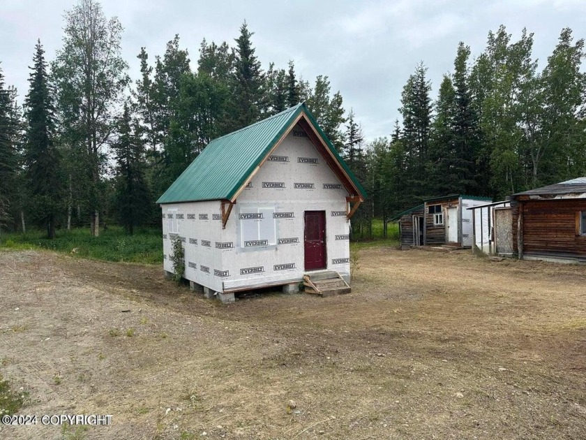 Location, Location!! This property is right off Beaver Loop's - Beach Home for sale in Kenai, Alaska on Beachhouse.com