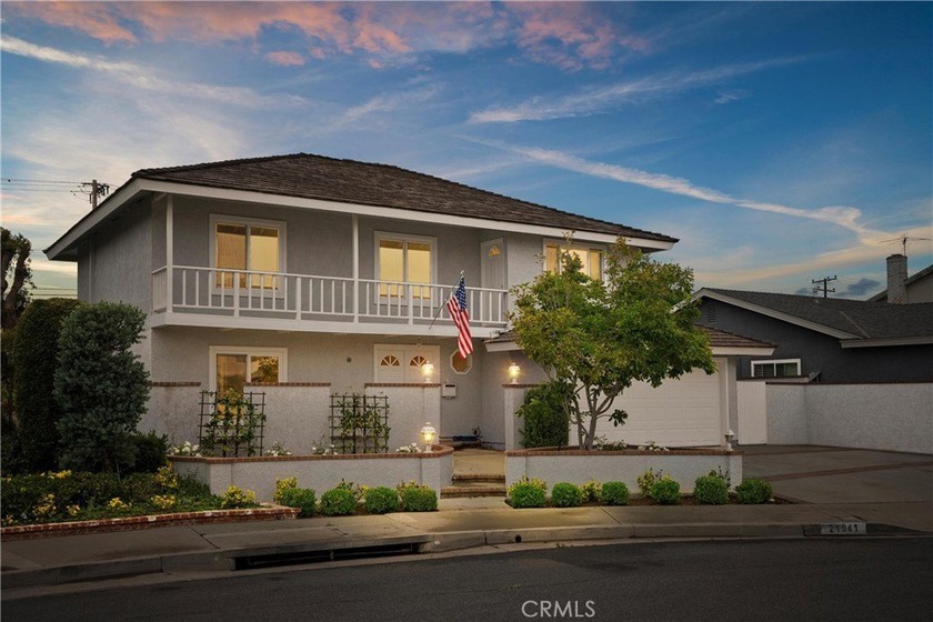 Situated just half a mile from the beach, award-winning schools - Beach Home for sale in Huntington Beach, California on Beachhouse.com