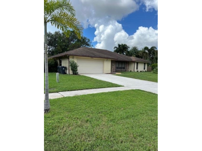 Great floor plan single family property on a superb subdivision - Beach Home for sale in Wellington, Florida on Beachhouse.com