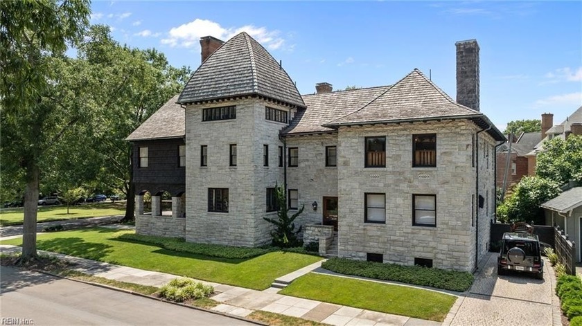 Overlooking Beechwood Park, the magnificent Fergus Reid House - Beach Home for sale in Norfolk, Virginia on Beachhouse.com