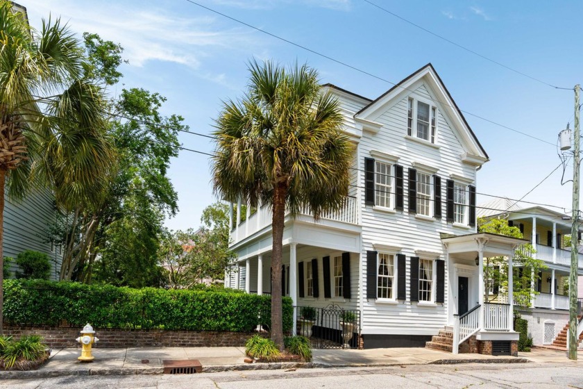 Welcome to 16 Trumbo Street, a wonderful Harleston Village home - Beach Home for sale in Charleston, South Carolina on Beachhouse.com