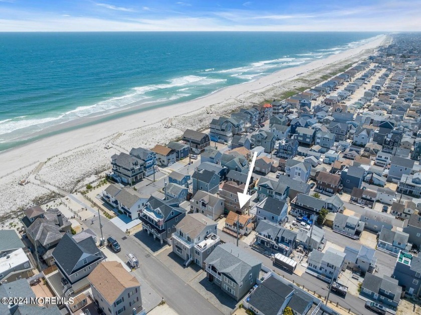 Welcome to your immaculate, coastal retreat! This delightful - Beach Home for sale in Lavallette, New Jersey on Beachhouse.com