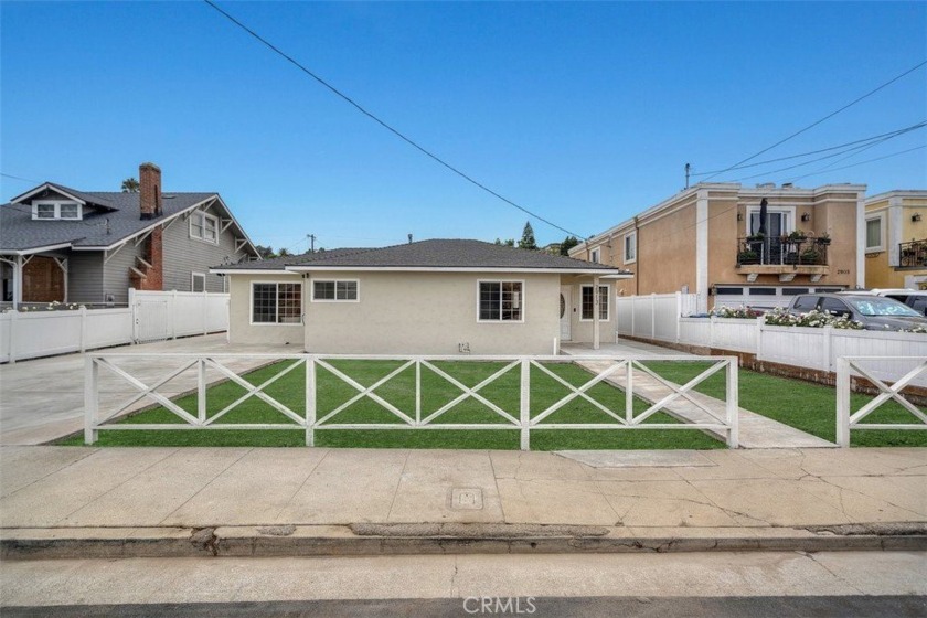 MASSIVE FLAT LOT. Welcome to your dream home! This tasteful chic - Beach Home for sale in San Pedro, California on Beachhouse.com