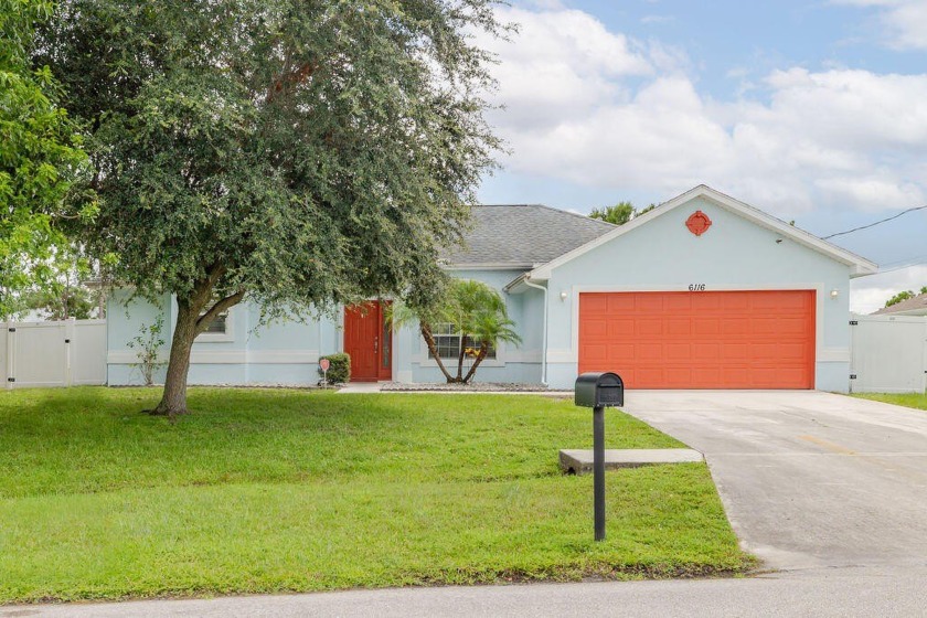 Gorgeous custom-built 4-bedroom, 3-bath home with 2-car garage - Beach Home for sale in Port Saint Lucie, Florida on Beachhouse.com