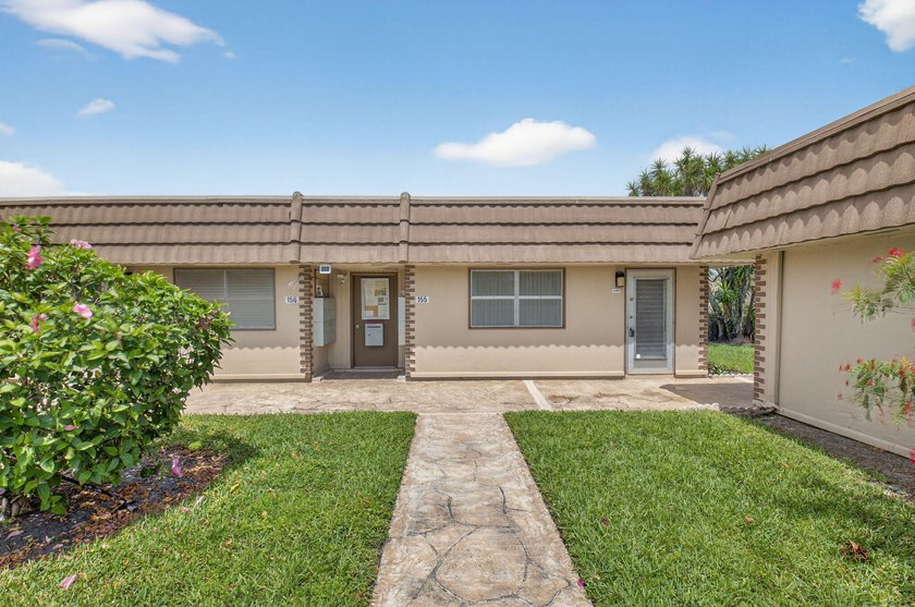 Welcome home to this beautifully renovated condo in the - Beach Condo for sale in Delray Beach, Florida on Beachhouse.com