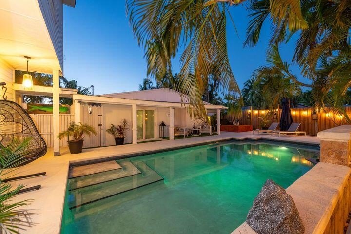 Key West Corner Property! This is the perfect secluded island - Beach Home for sale in Key West, Florida on Beachhouse.com