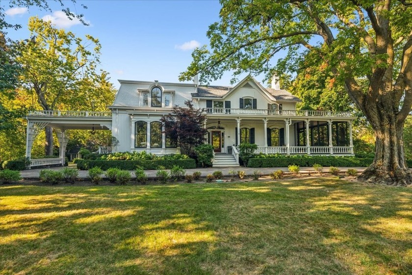 Discover a rare gem on Central Ave-this stunning Victorian - Beach Home for sale in Highland Park, Illinois on Beachhouse.com