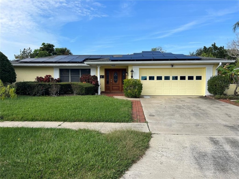Beautiful 4 bedroom, 2 bath, 2 car garage waterfront home in - Beach Home for sale in Tampa, Florida on Beachhouse.com
