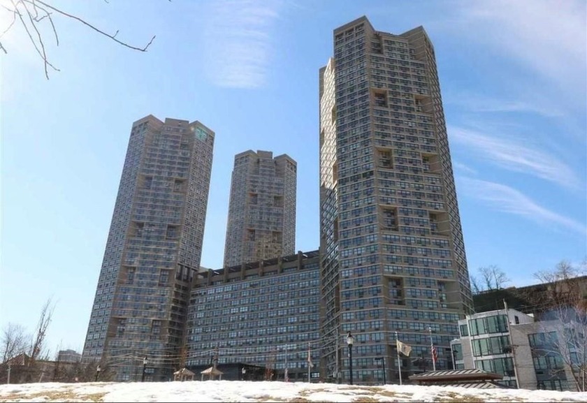 *HI-IN-THE-SKY* ONE BEDRM D-LUXE,NEWLY RENOVATED,W PICTERESQUE - Beach Condo for sale in Guttenberg, New Jersey on Beachhouse.com