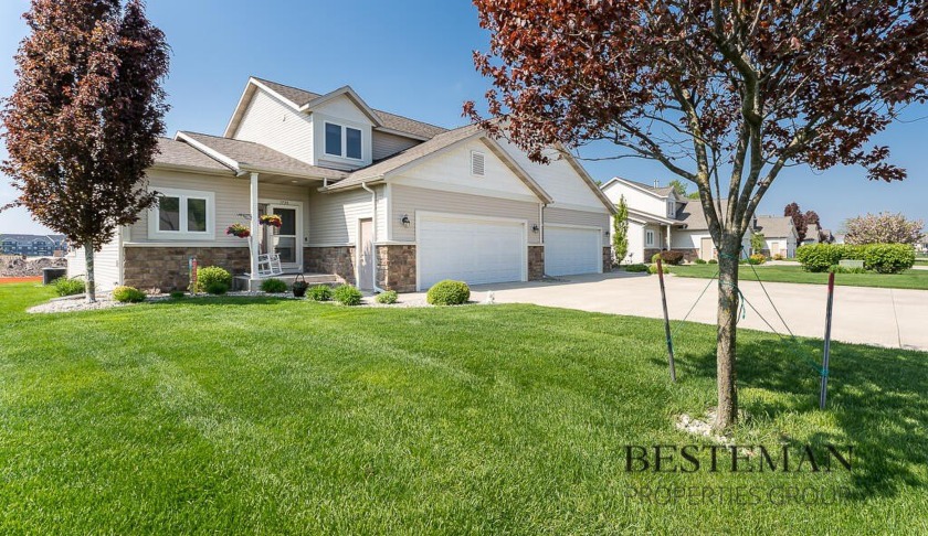 Beautiful & meticulously maintained 3 bedroom, 2.5 bathroom - Beach Condo for sale in Muskegon, Michigan on Beachhouse.com