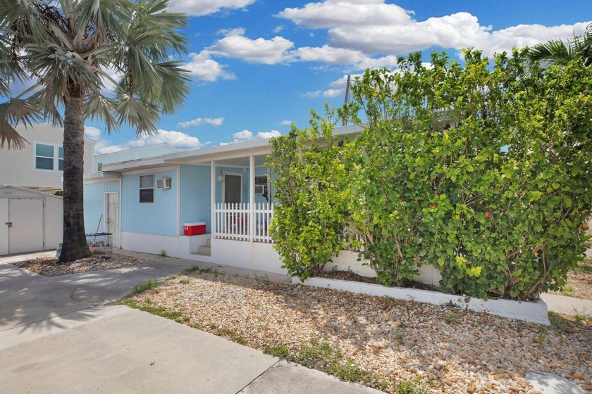 Charming 2/1 Mobile Home on Conch Key - Great Investment - Beach Home for sale in Conch Key, Florida on Beachhouse.com