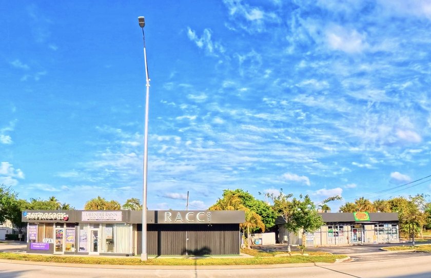 Well-maintained plaza generating income with established tenants - Beach Commercial for sale in Pompano Beach, Florida on Beachhouse.com