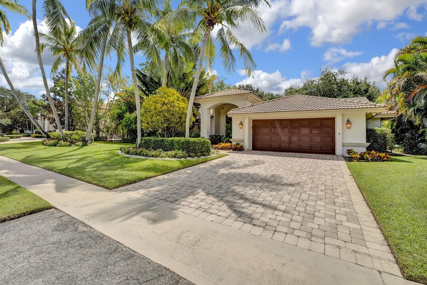 Situated  on a secluded lot, this delightful home masterfully - Beach Home for sale in Delray Beach, Florida on Beachhouse.com