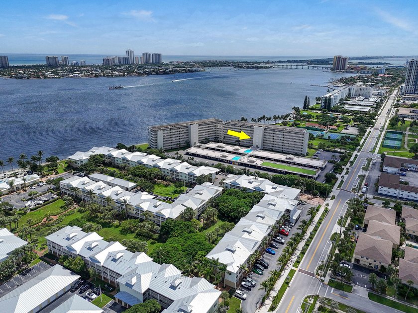 Wake up to sparkling Intracoastal views and gentle coastal - Beach Condo for sale in Lake Park, Florida on Beachhouse.com