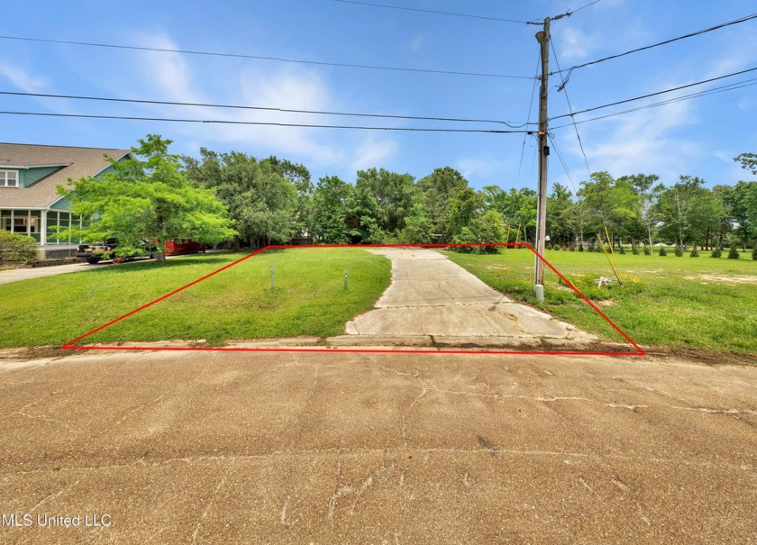 This large lot is in the popular Lakewood Subdivision.  Cleared - Beach Lot for sale in Waveland, Mississippi on Beachhouse.com