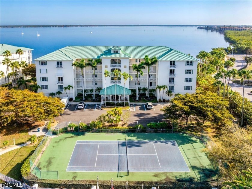 Beautiful 3-bedroom, 2-bath condominium located in the highly - Beach Condo for sale in Punta Gorda, Florida on Beachhouse.com