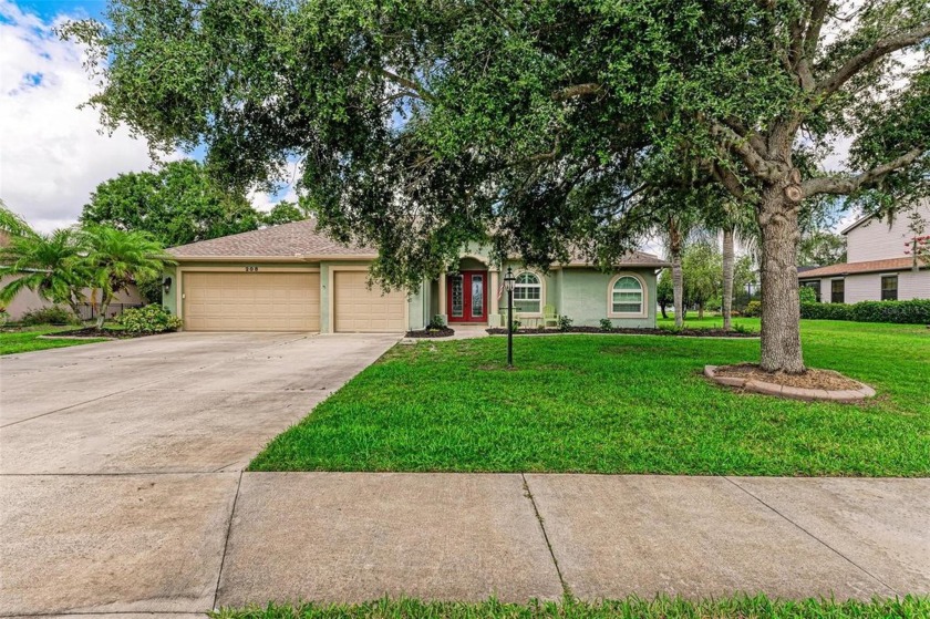 This wonderful home in Country Creek offers over half an acre of - Beach Home for sale in Bradenton, Florida on Beachhouse.com