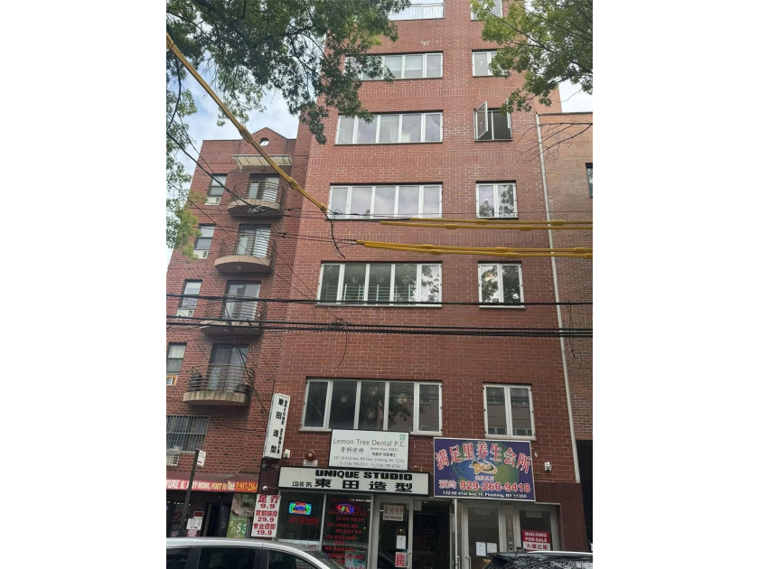 LOCATION! LOCATION! LOCATION! R6 ZOING ON THE CENTER OF DOWNTOWN - Beach Townhome/Townhouse for sale in Flushing, New York on Beachhouse.com