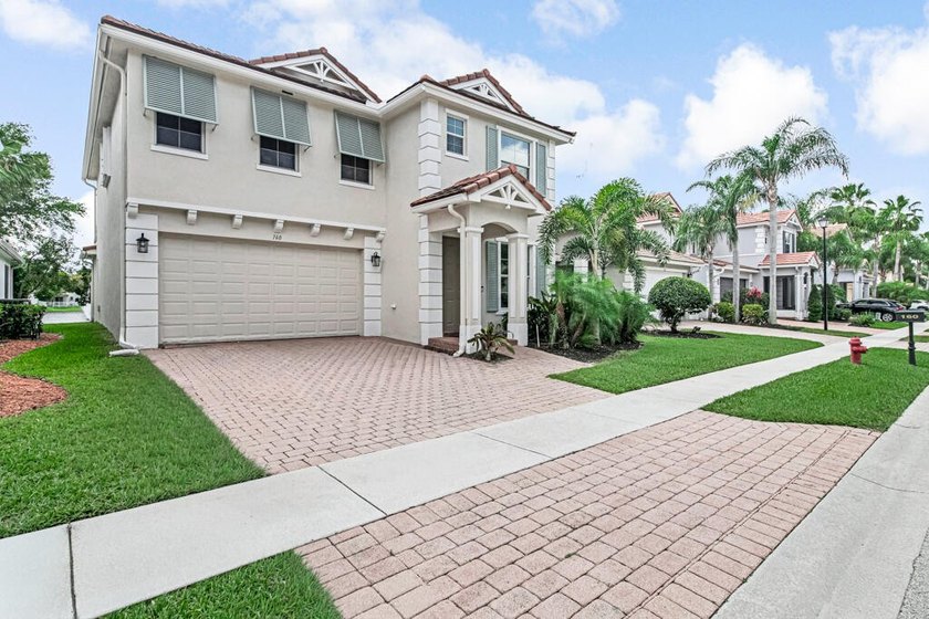 Extraordinary waterfront property. Stunning 4b/2.5b upgraded - Beach Home for sale in West Palm Beach, Florida on Beachhouse.com